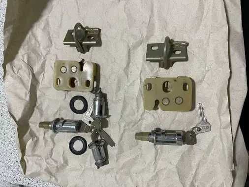 замки двери багажника ваз 2103.2106 новые ссср хром