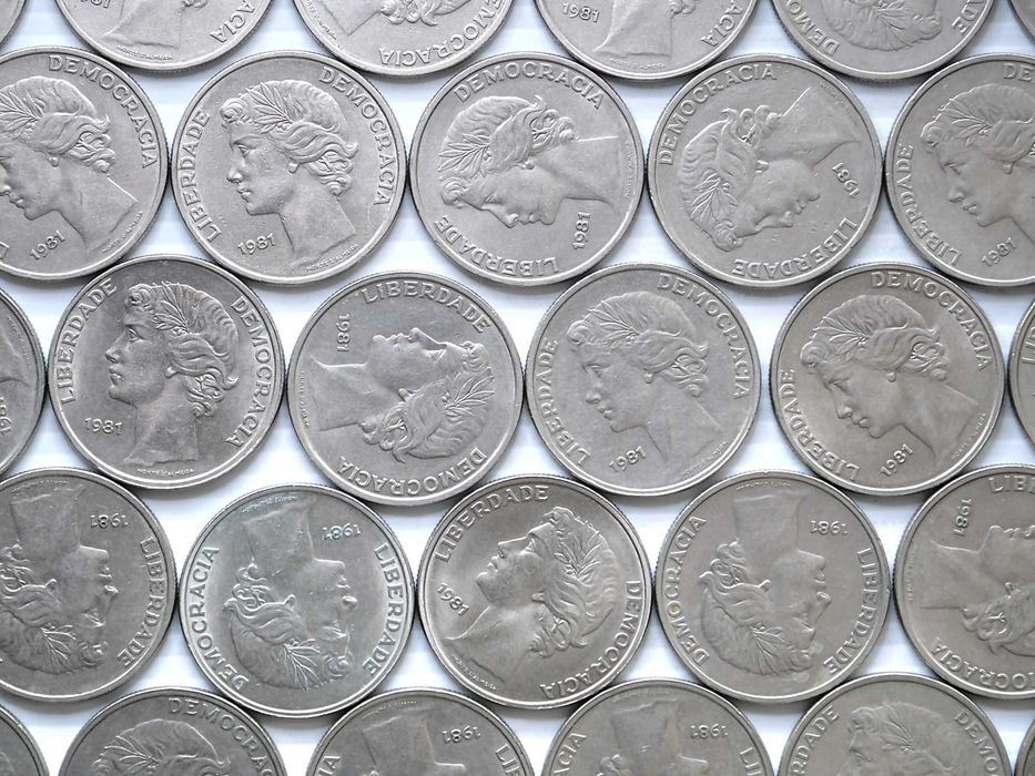Lote de 33 Moedas 25 Escudos 1981