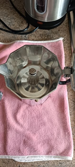 Гейзерная кофеварка новая