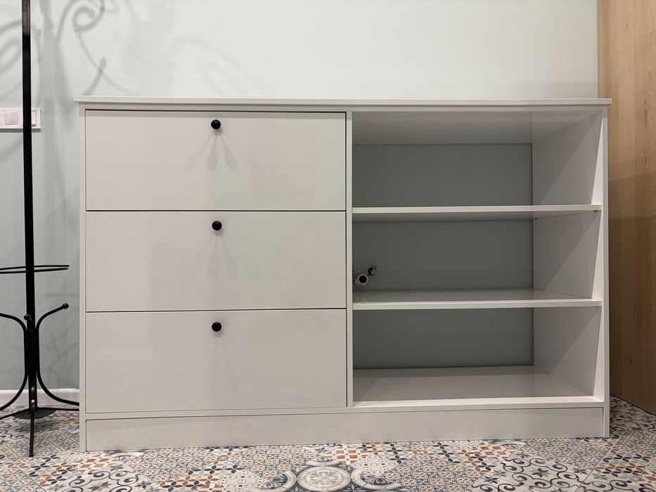 Wysoka komoda bialy polysk