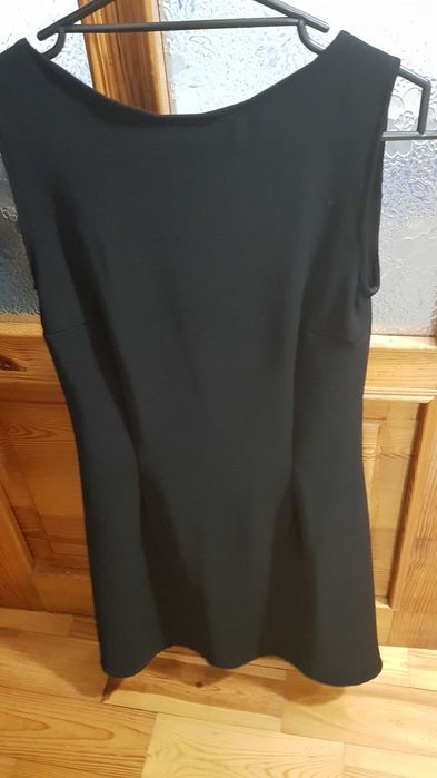 Czarna sukienka szyta na miarę