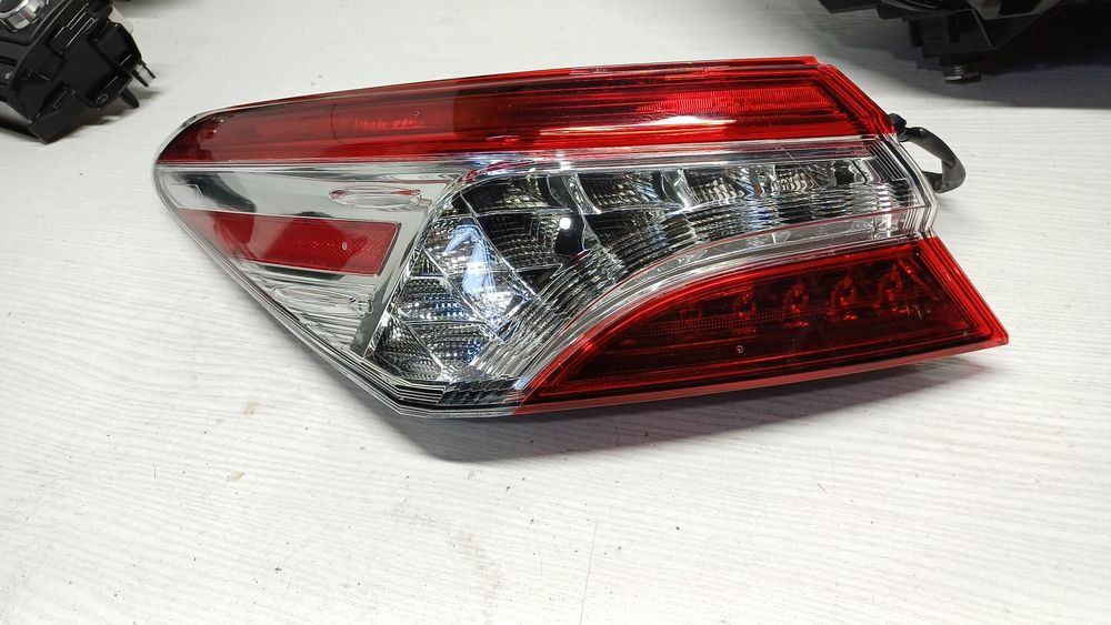 Фонарь Toyota Camry 70 USA левый