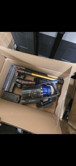 Trzy niewiadomego stanu odkurzacze kat C