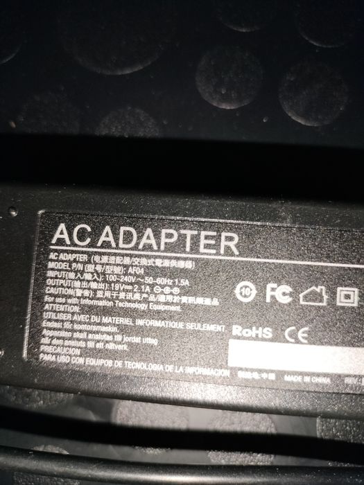 Carregador de portátil 
Pode servir para outros aparelhos 
Ver fotos