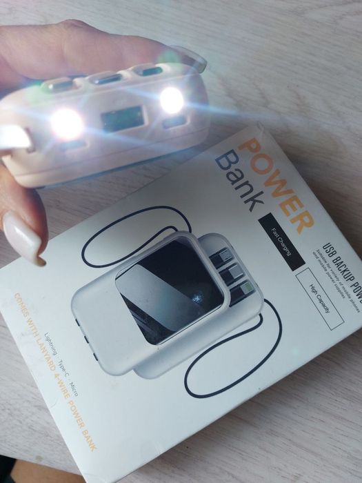 Компактний Power Bank.