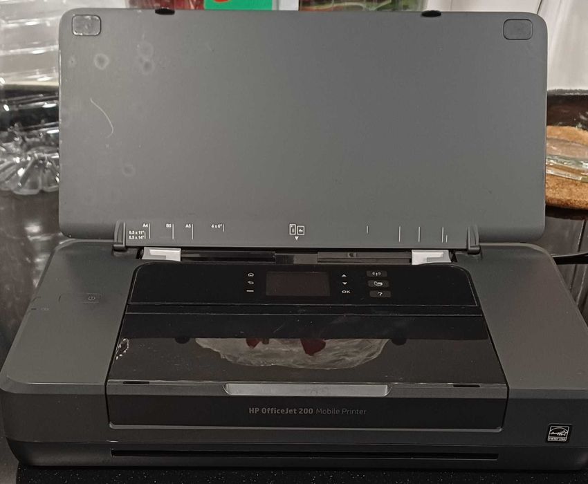 Impressora HP OfficeJet 200 Mobile (Multifunções) + Mala de transporte