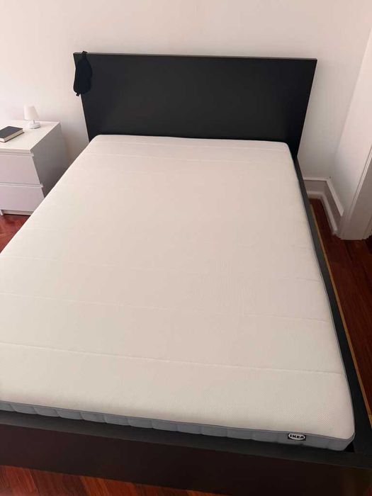 Cama IKEA com colchão + almofada + edredão – como novo (08/2025)