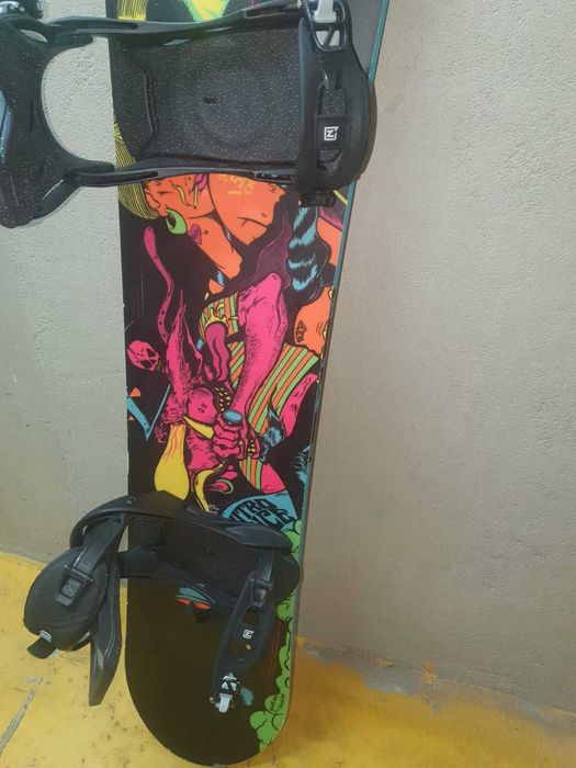 Prancha de  Snowboard NITRO , com pouco uso ,  com fixações STAXX