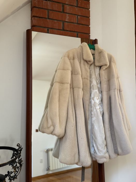 Біле красиве хутро