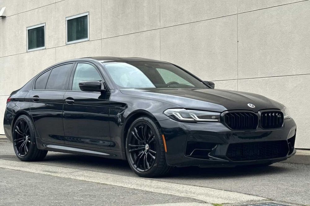 BMW M5      2023