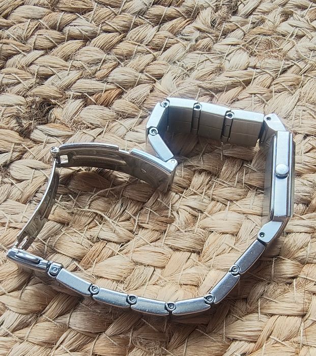 Годинник жіночий Seiko 1N00-6J30 R1 (кварцевий) металевий браслет гарн