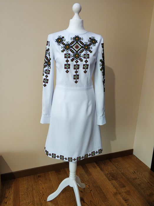 Сукня вишита бісером