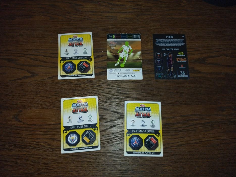 5 różnych kart piłkarskich