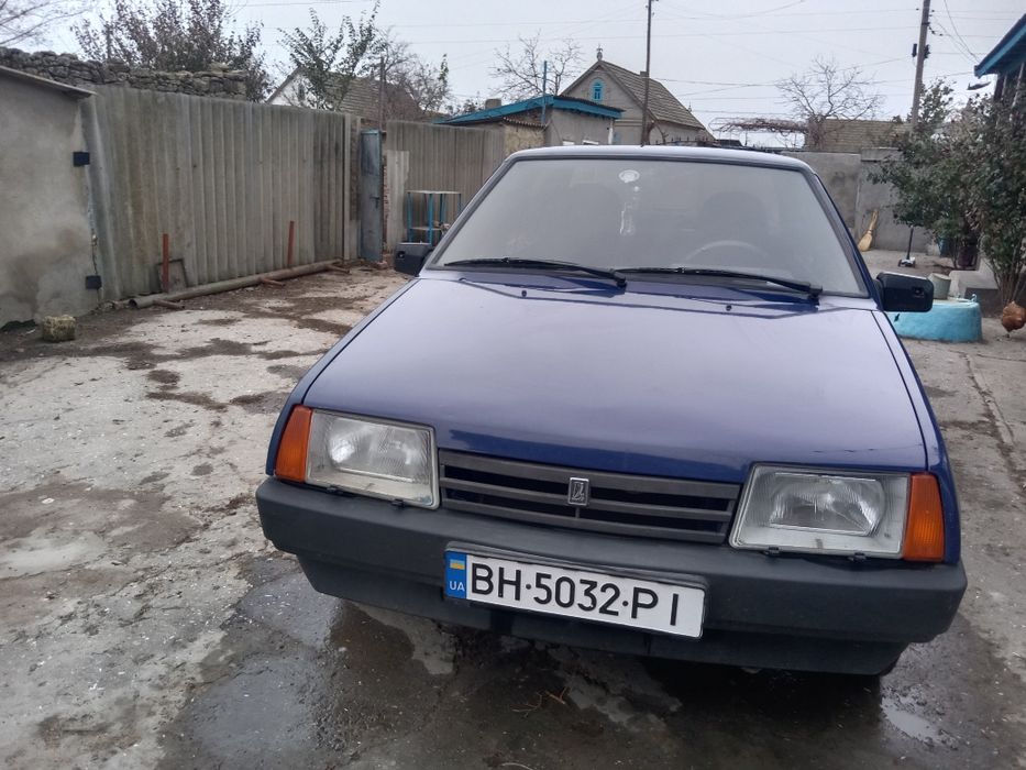 Продам машину в хорошем состоянии 2004 года не гнилая не бита
