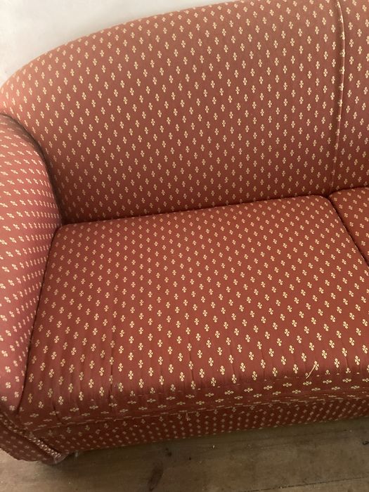 Sofá usado cor bordeaux