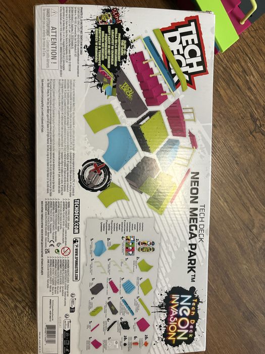 Skate park finger board deskorolka  tech deck mneon skate park