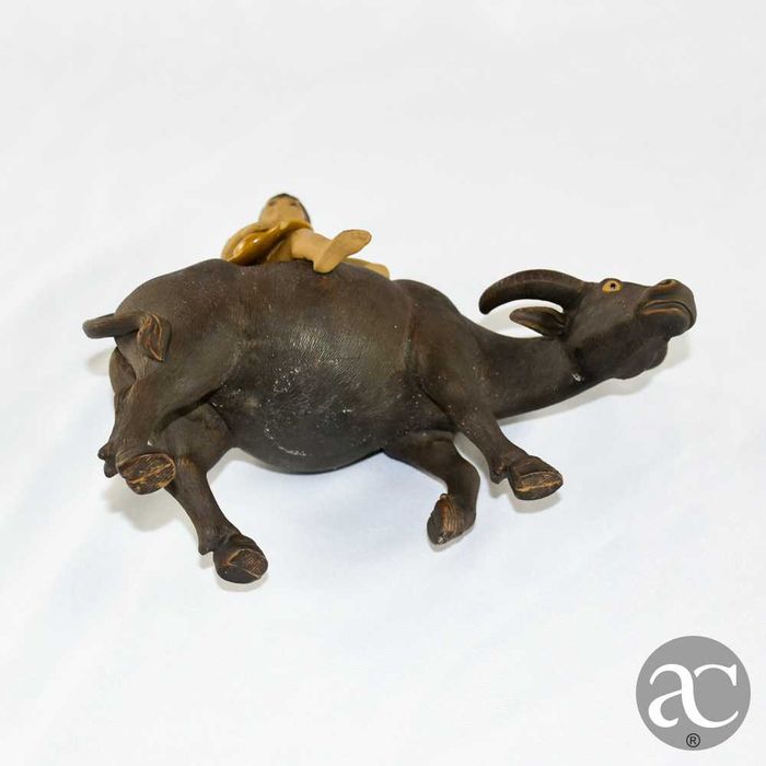 Búfalo de água com menina em cerâmica Shiwan – China