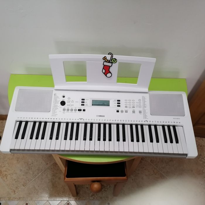 Piano Yamaha ez300