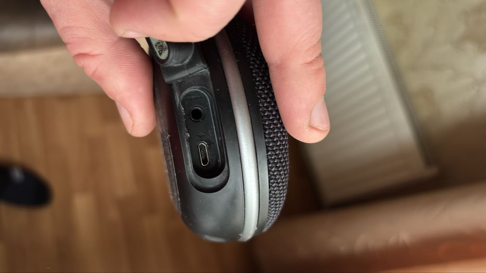 JBL clip 3 портативна колонка