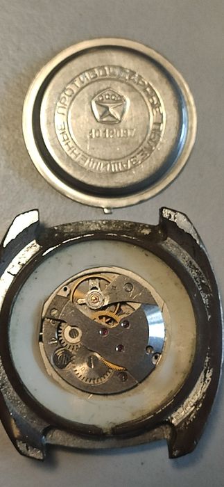 Продам механические часы ЗАРЯ .