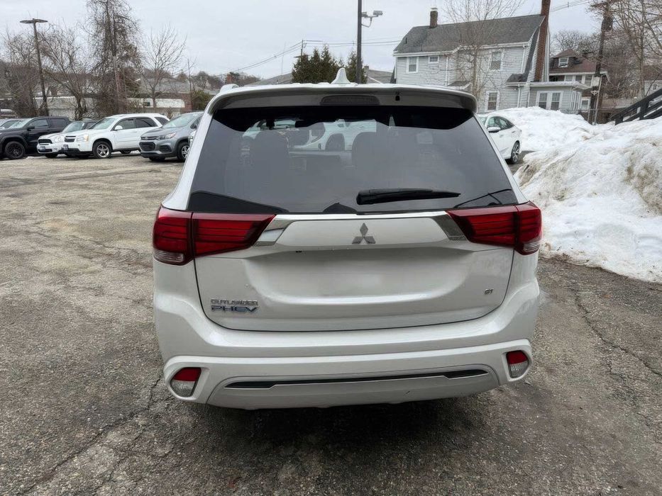 Mitsubishi Outlander PHEV      2020