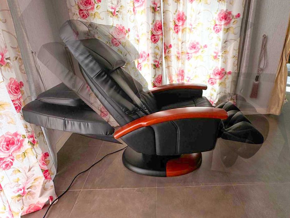 Cadeira de massagem HT136 Robotic Massage® da Interactive Health®.
