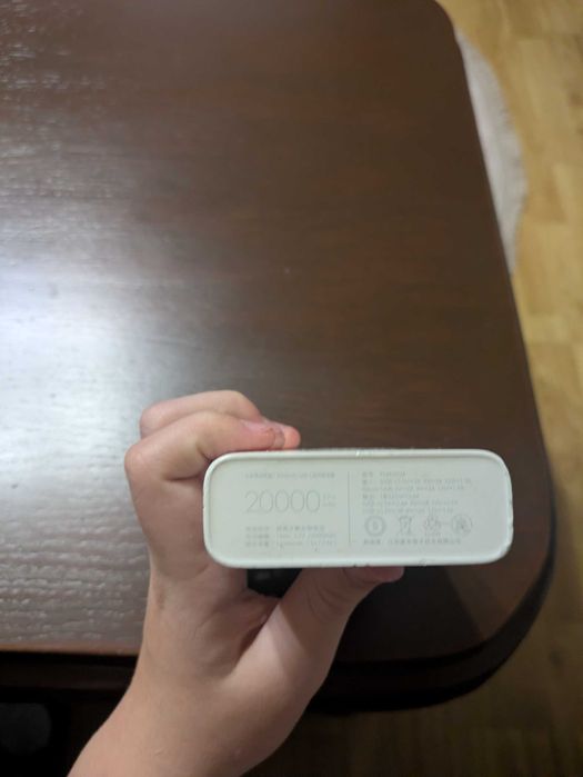 Продам білий павербанк