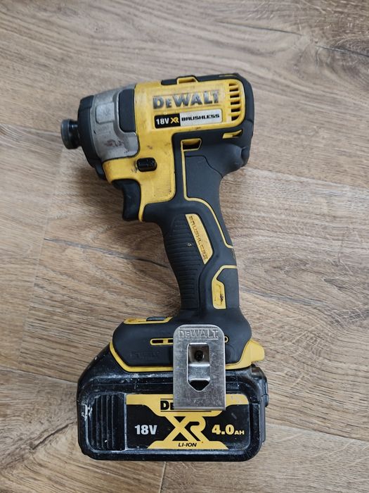 Zakrętarka udarowa DeWalt DCF887 + akumulator 4Ah