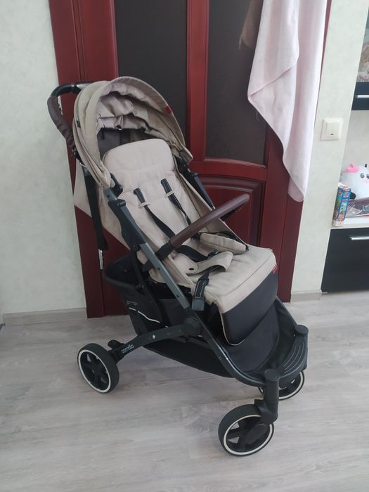 Дитяча прогульочна коляска Carello