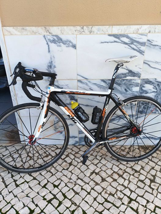 Bicicleta KTM carbono