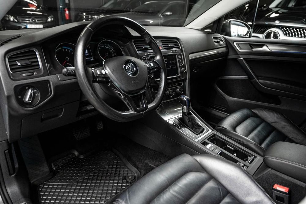Volkswagen E-Golf 2015 року з Європи