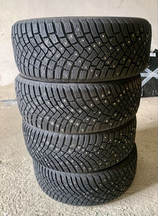 Зимові шини 215/55/17 Continentall,