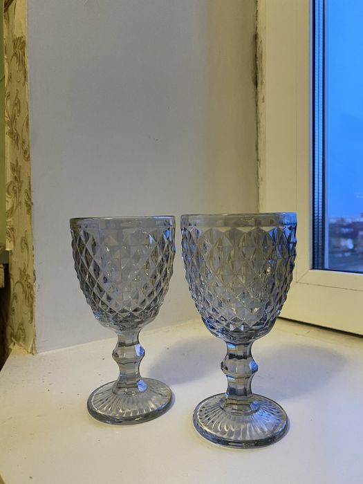 Бокали для шампанського, вина, води. З обємним дизайном. Чорні, темні