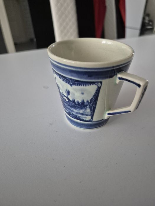 Stare filiżanki porcelanowe