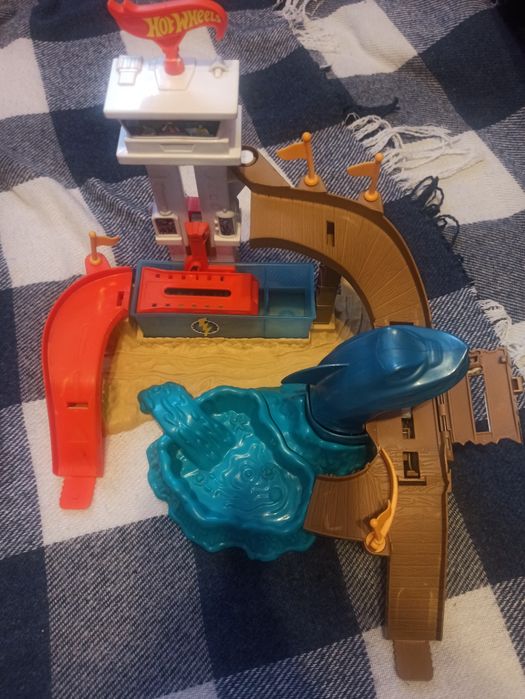 Hot wheels трек акула
