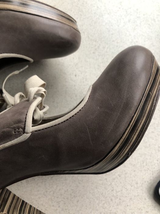 Buty na grubej szpilce połbuty wiązane czółenka używane 39 simen