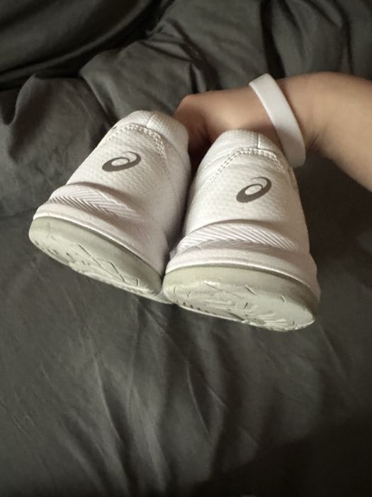 Кросівкв asics оригінал