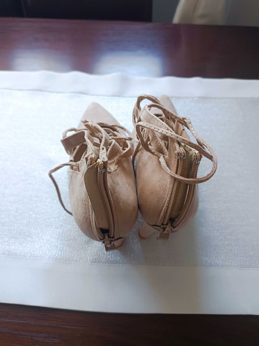 Buty damskie szpilki pełne