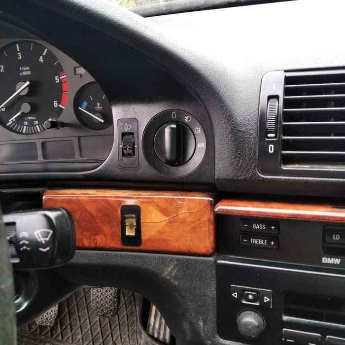 Панель торпеда бмв е39 повний комплект