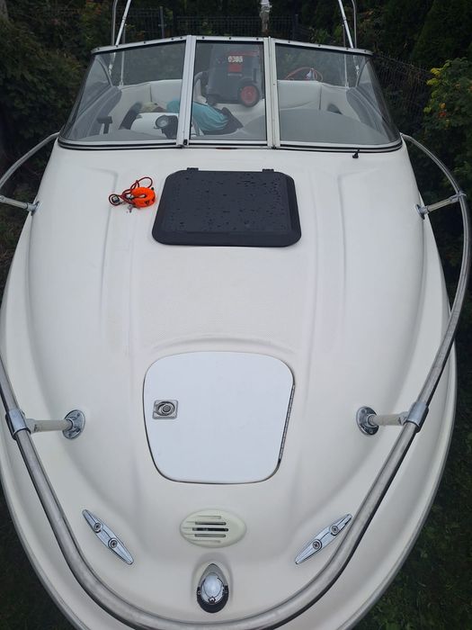 Łódź motorowa kabinowa Bayliner Capri 1802 CC