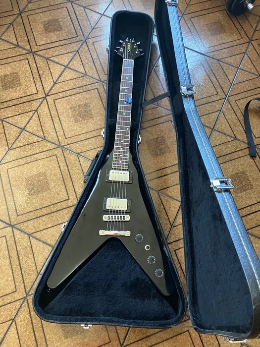 Guitarra Samick flying V + hardcase