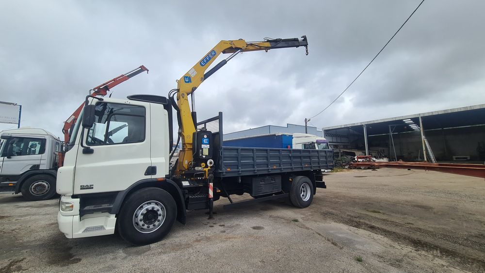 Daf CF 19ton tribasculante com grua