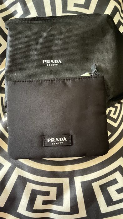 Kosmetyczki Prada dwie male na zamek   Nowe