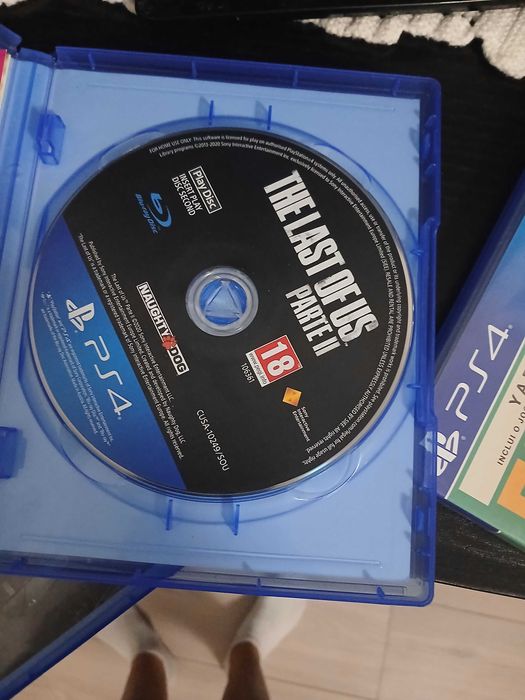 Playstation 4 + 1 comando + 4 jogos