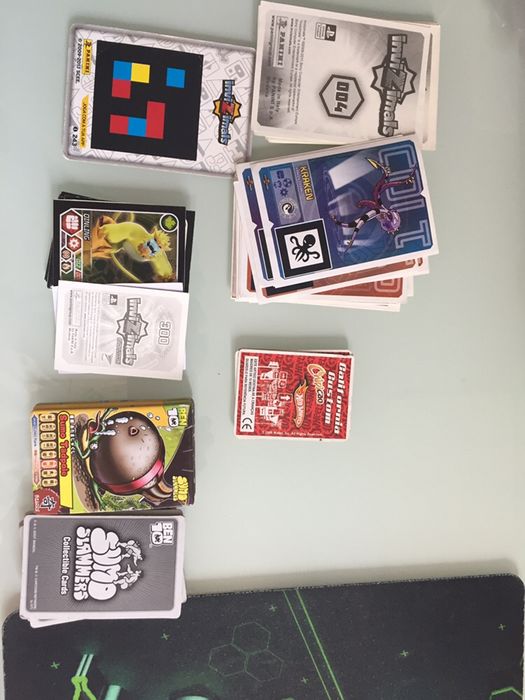 Cromos e cartas invizimals e ben10