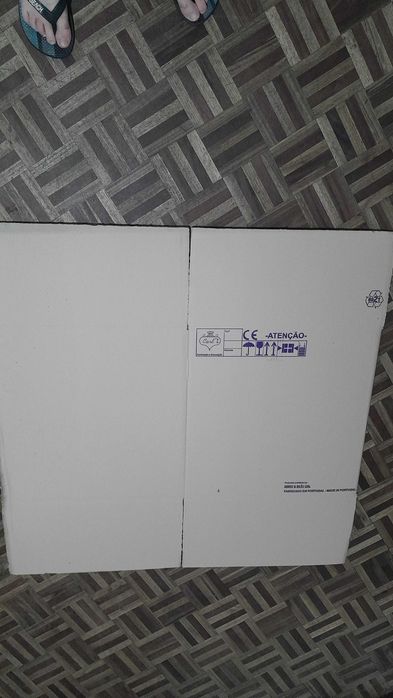 Caixas de cartão novas com impressão