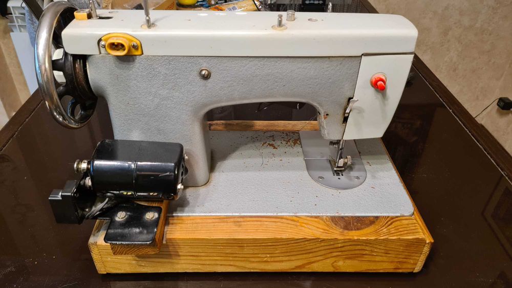 Швейная машина Подольск 142