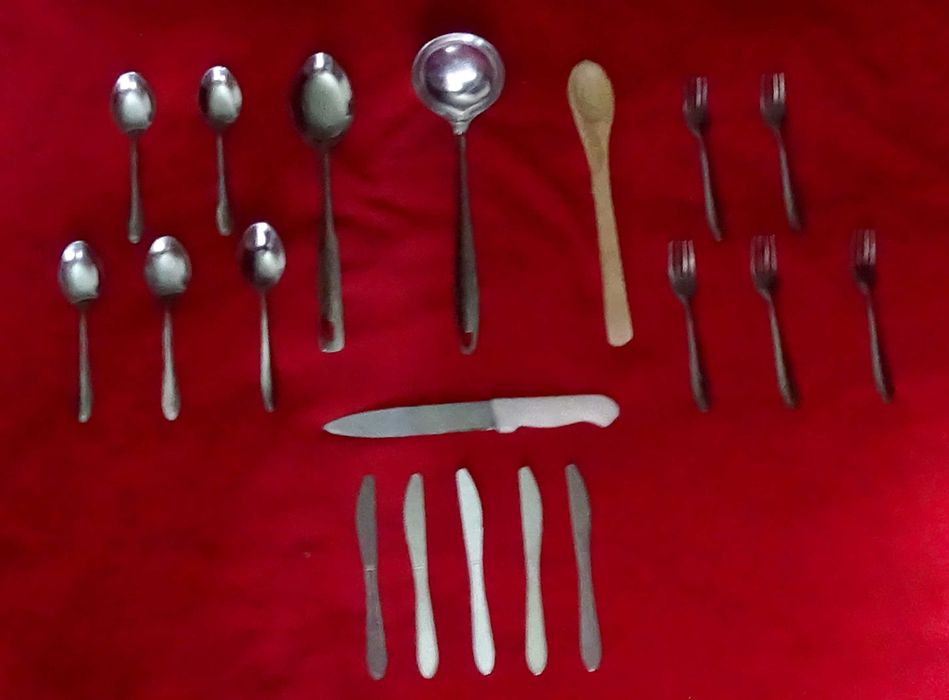 Кухонный набор посуды на 5 персон .
