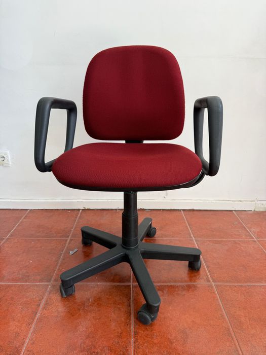 Cadeira de escritório ergonómica em tecido bordeaux