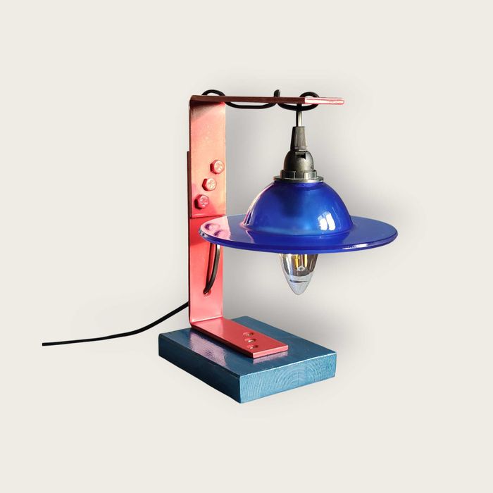 Lampka nocna „UFO”. Świetlny znak z innego wymiaru. Space age.